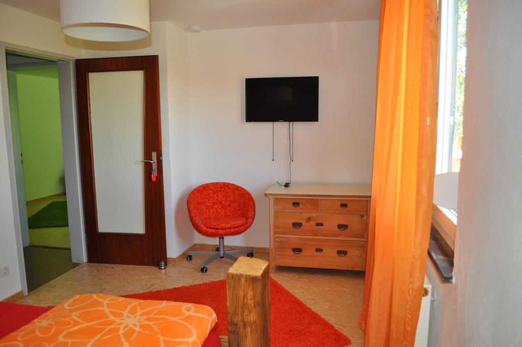 Punkrock Harbour Pension Baehr Karlsruhe Bagian luar foto